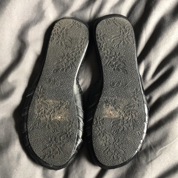 Closed toe slides - Picture 2 of 3